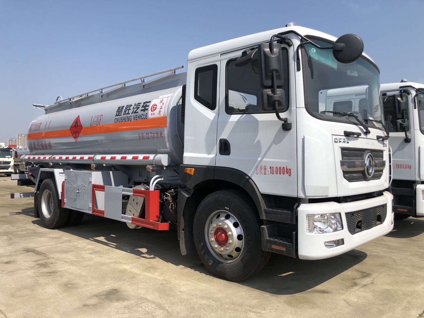 楚勝東風(fēng)D9 12.7方油車(chē)