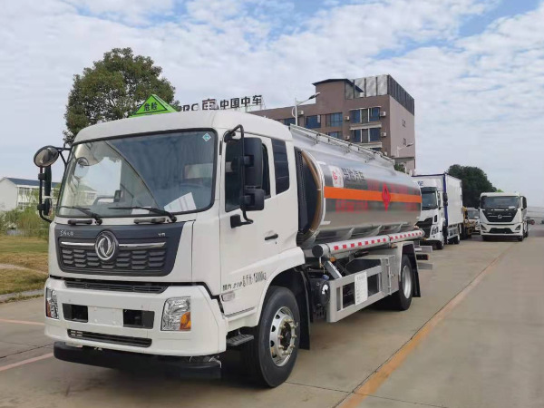 楚勝牌CSC5183GJYEZ6A型加油車