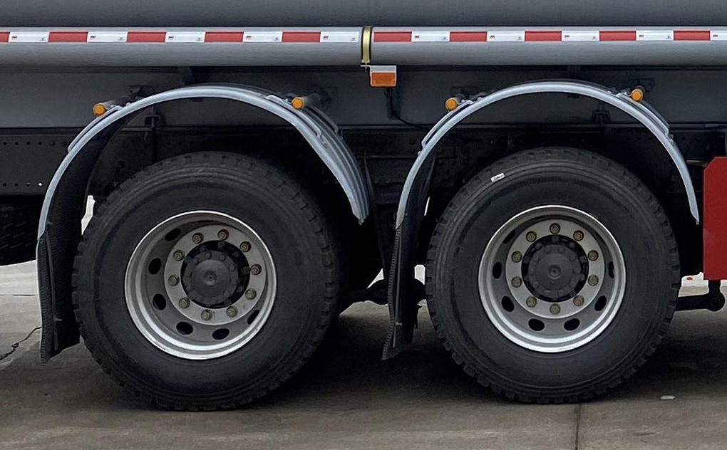 楚勝牌CSC5260GYYD6A型運油車