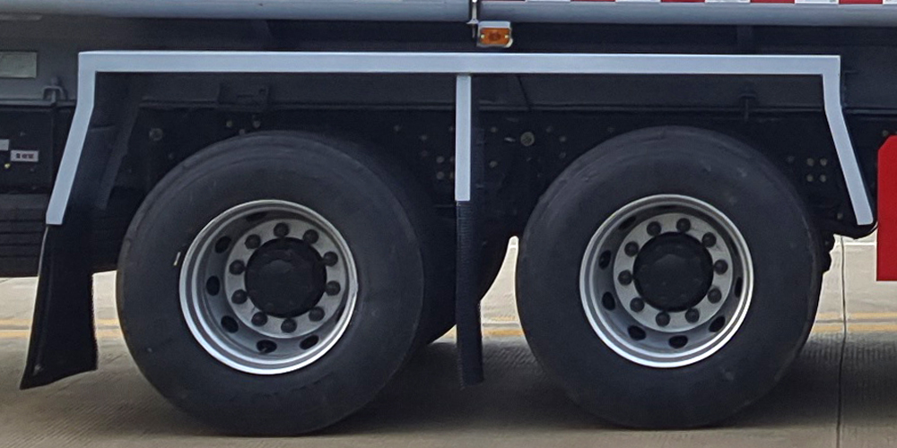 楚勝牌CSC5267GYYZ6型運(yùn)油車