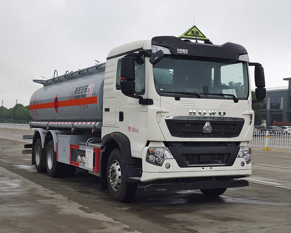 楚勝牌CSC5267GYYZ6型運(yùn)油車(chē)