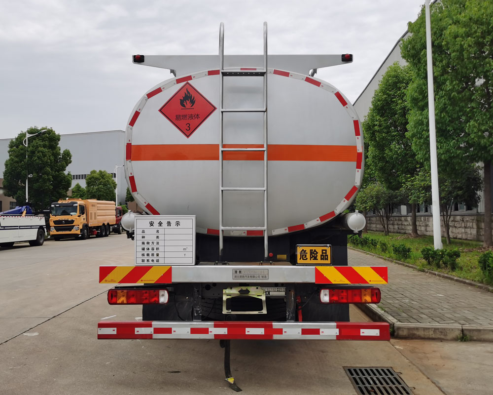 楚勝牌CSC5327GYYZ6A型運(yùn)油車