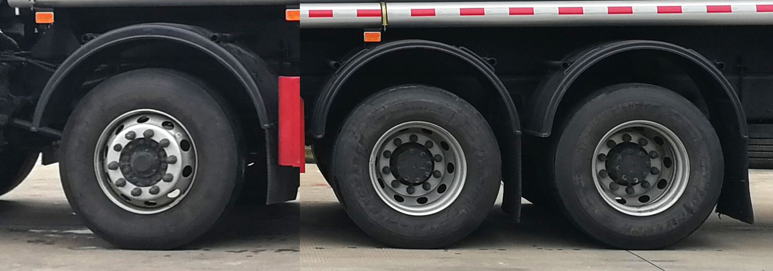 楚勝牌CSC5327GYYZ6A型運(yùn)油車