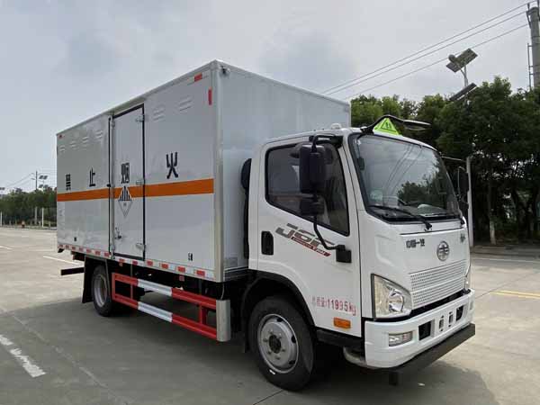 楚勝牌CSC5120XZWCA6型雜項(xiàng)危險(xiǎn)物品廂式運(yùn)輸車