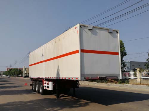 楚勝牌CSC9401XZW型雜項(xiàng)危險(xiǎn)物品廂式運(yùn)輸半掛車