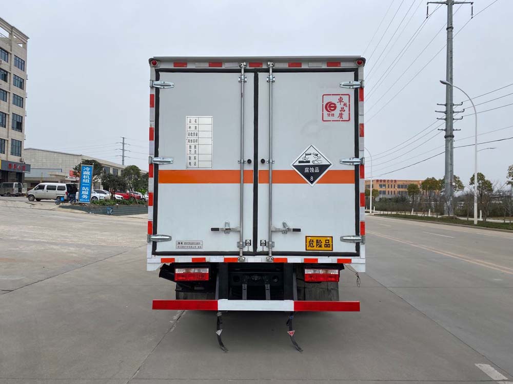 楚勝牌CSC5125XFW6型腐蝕性物品廂式運輸車