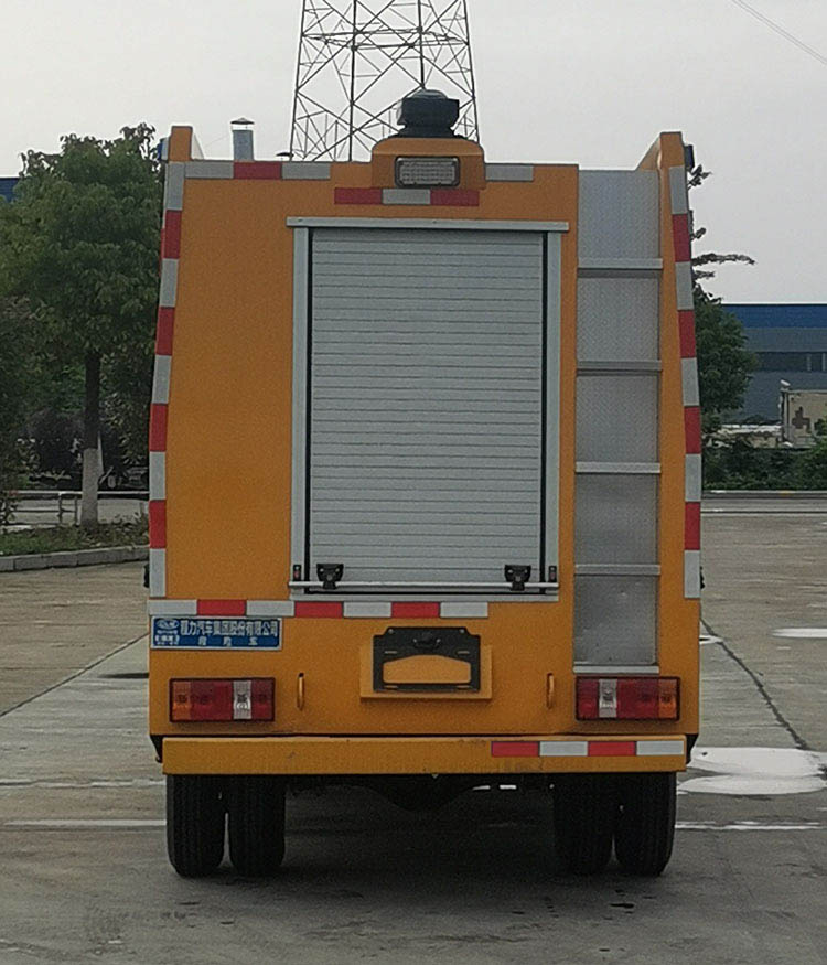 福田豪曼救險(xiǎn)車