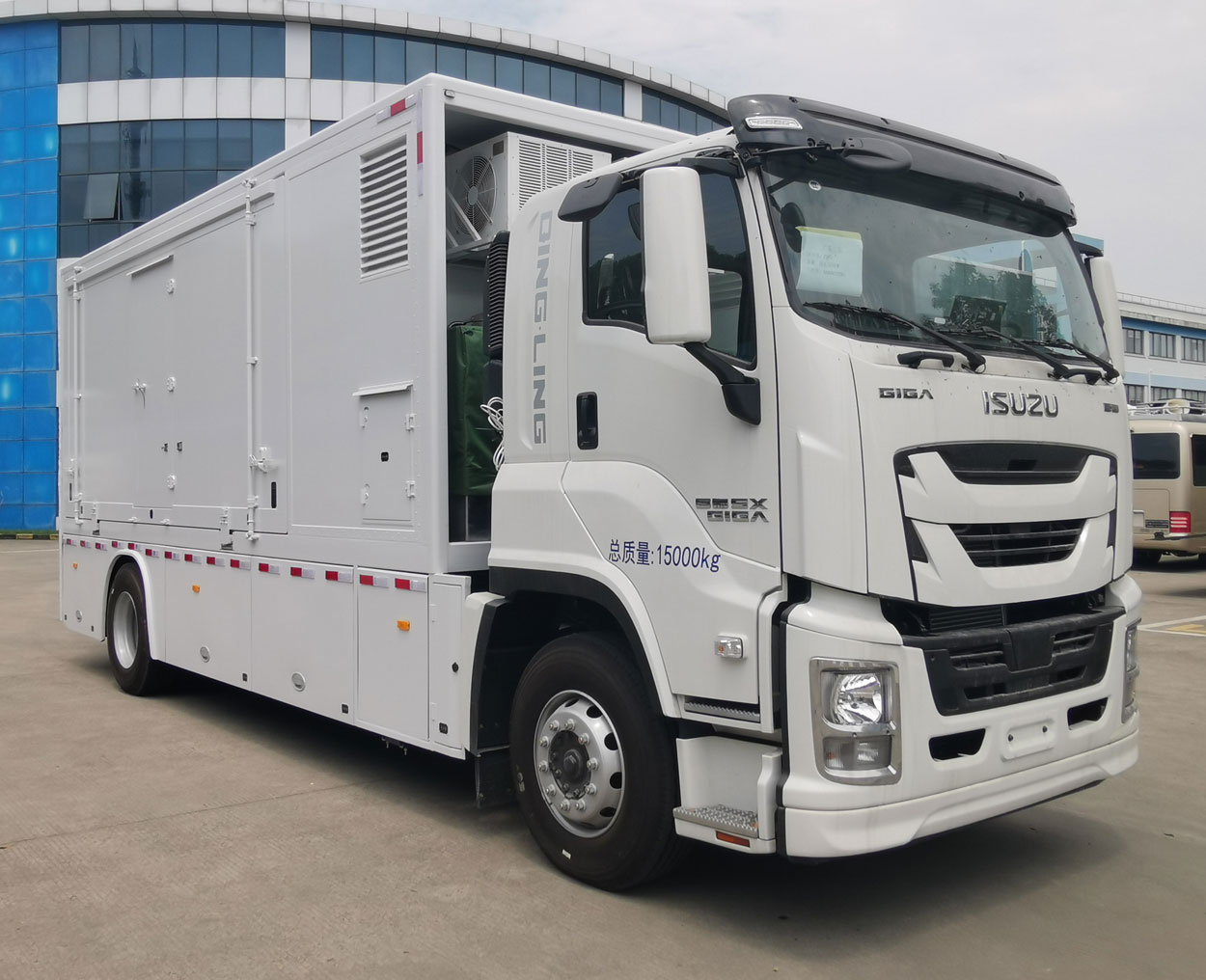 慶鈴五十鈴生化實(shí)驗(yàn)室醫(yī)療車