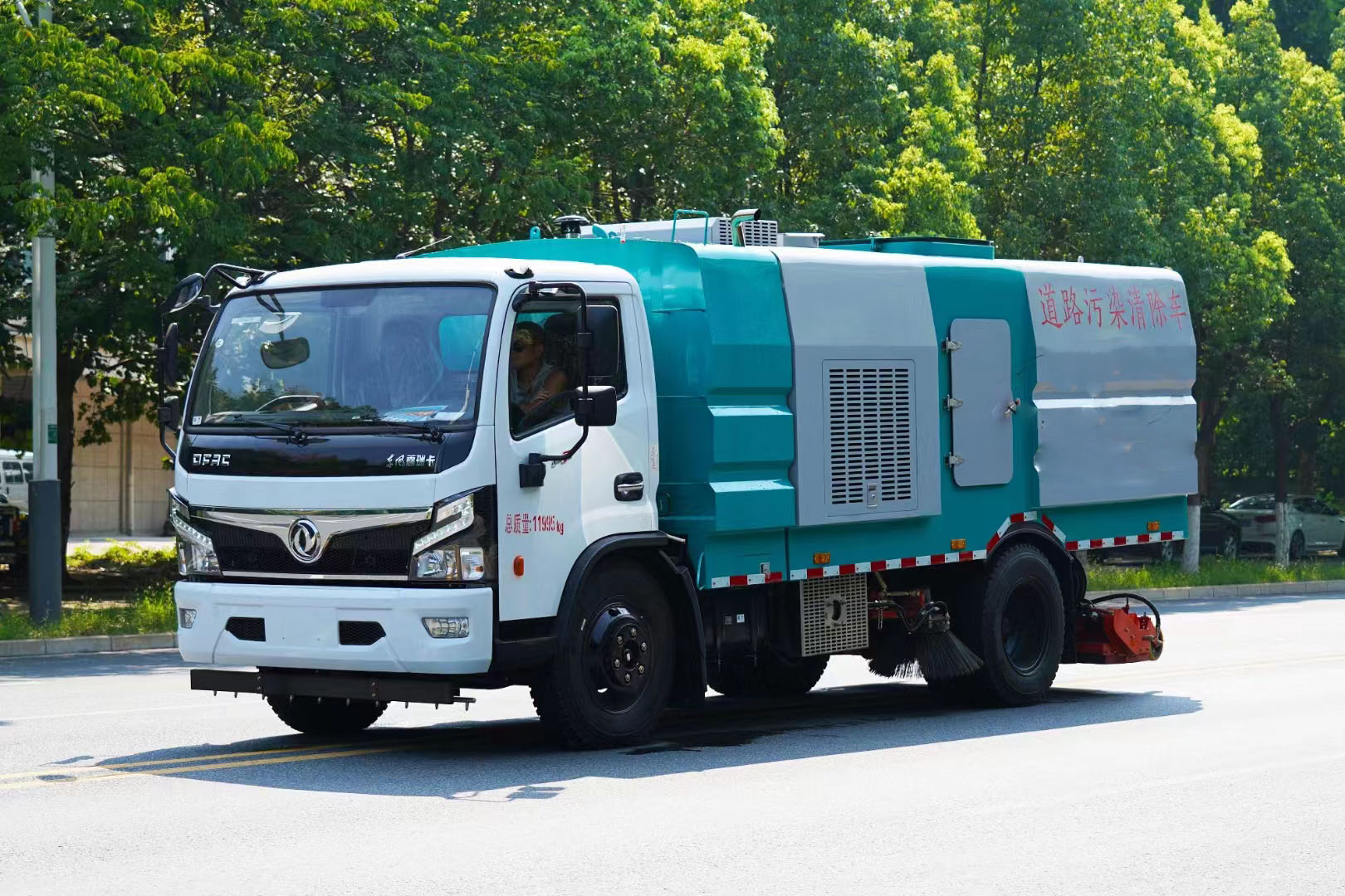 東風(fēng)多利卡深度保潔車（道路污染清除車）