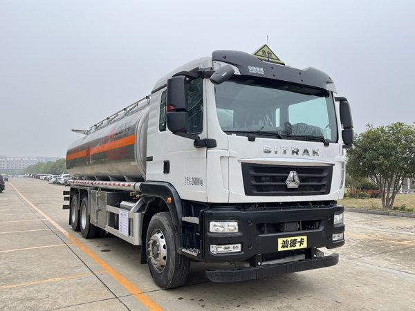楚勝牌CSC5268GYYLZK6型鋁合金運油車