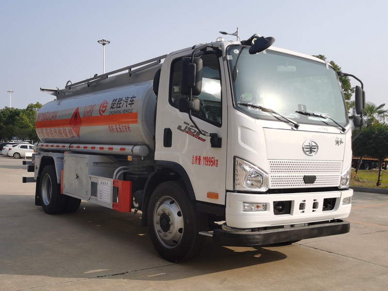 楚勝牌CSC5120GYYCA6A型運(yùn)油車