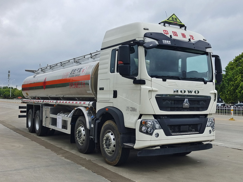 楚勝牌CSC5329GYYLZ6A型鋁合金運(yùn)油車