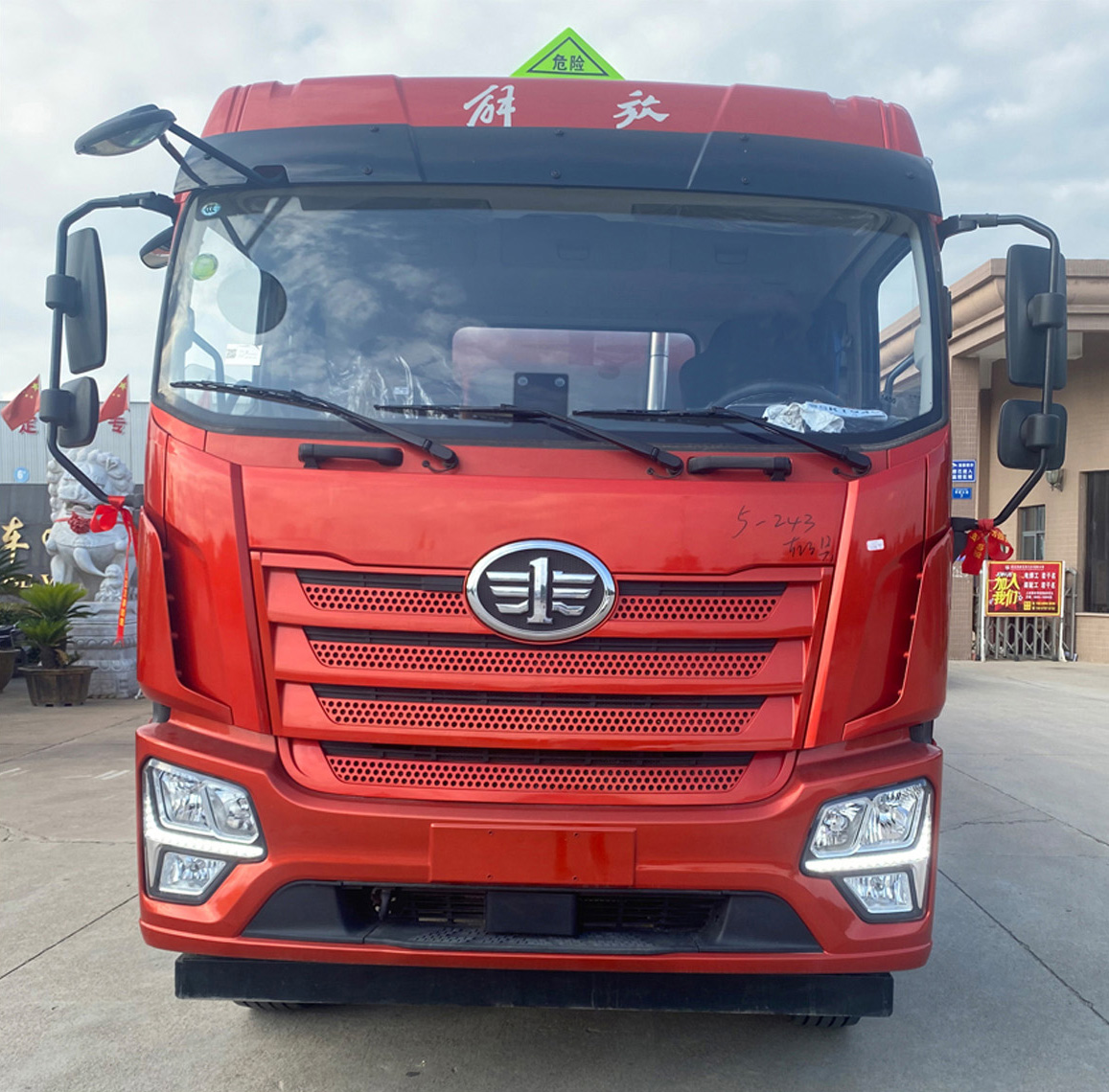 楚勝牌CSC5320GFWCA6CY型腐蝕性物品罐式運輸車