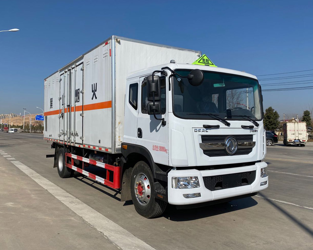 楚勝牌CSC5185XFW6型腐蝕性物品廂式運(yùn)輸車(chē)