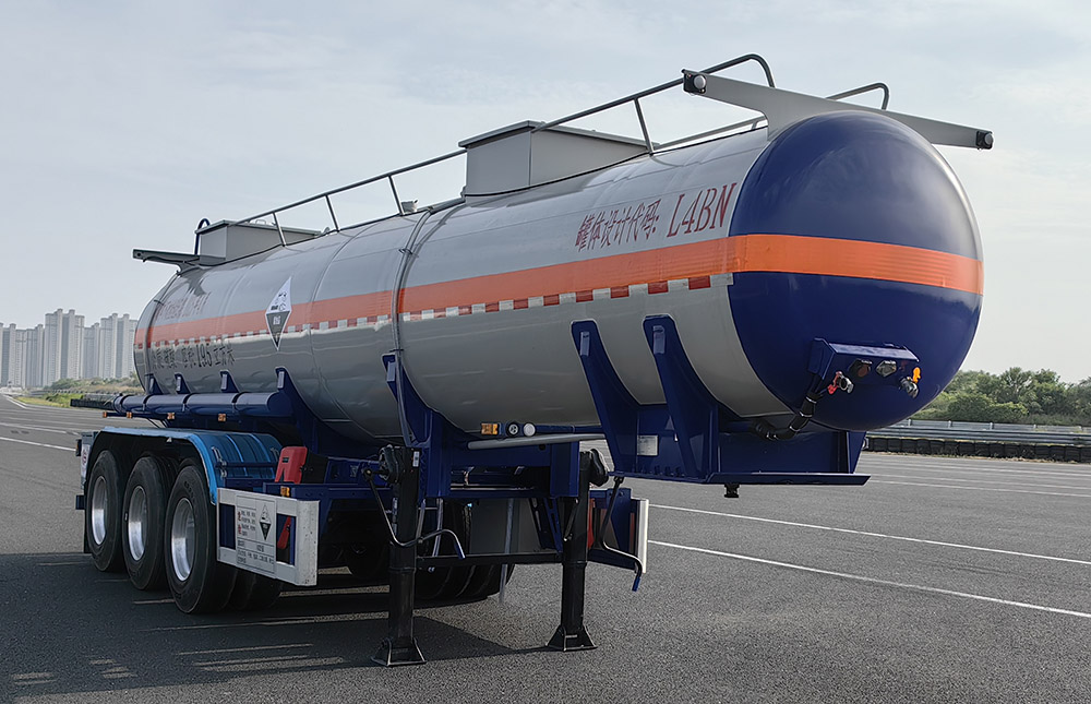 楚勝牌CSC9400GFWCY型腐蝕性物品罐式運(yùn)輸半掛車(chē)