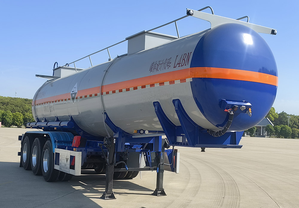 楚勝牌CSC9403GFWCY型腐蝕性物品罐式運(yùn)輸半掛車(chē)