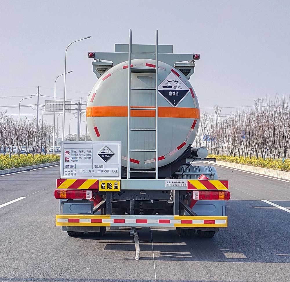 楚勝牌CSC5260GFWZ6CY型腐蝕性物品罐式運輸車