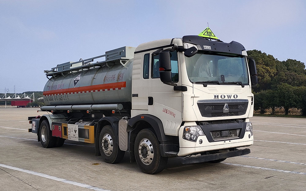 楚勝牌CSC5260GFWZ6CY型腐蝕性物品罐式運(yùn)輸車(chē)