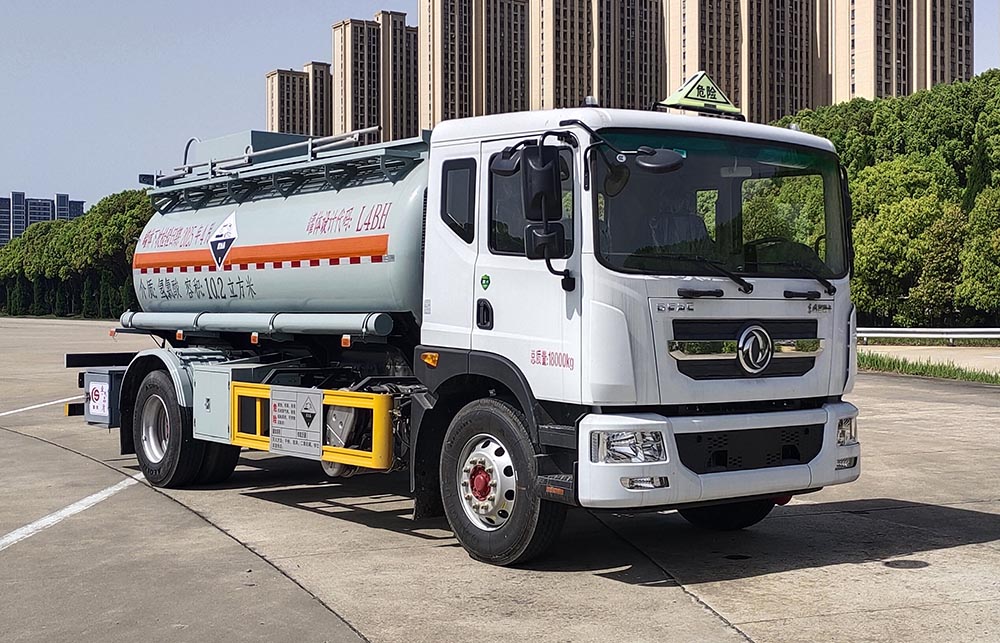 楚勝牌CSC5181GFWEQ6CY型腐蝕性物品罐式運(yùn)輸車(chē)