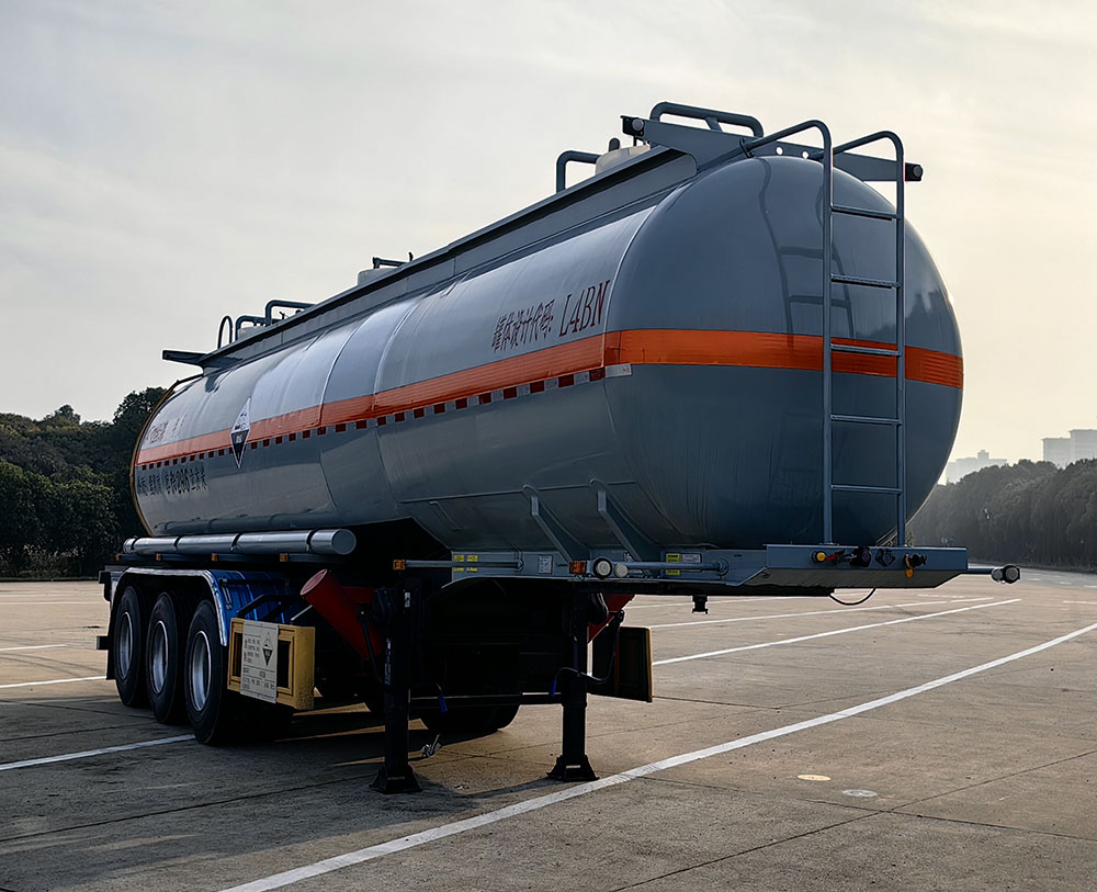 楚勝牌CSC9402GFWCY型腐蝕性物品罐式運(yùn)輸半掛車(chē)