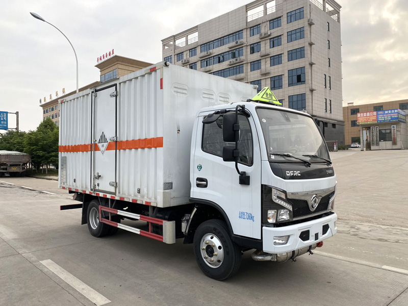 楚勝牌CSC5075XZW6型雜項(xiàng)危險物品廂式運(yùn)輸車