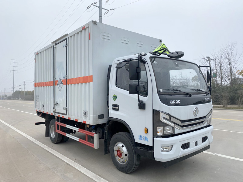 楚勝牌CSC5095XZW6型雜項(xiàng)危險物品廂式運(yùn)輸車