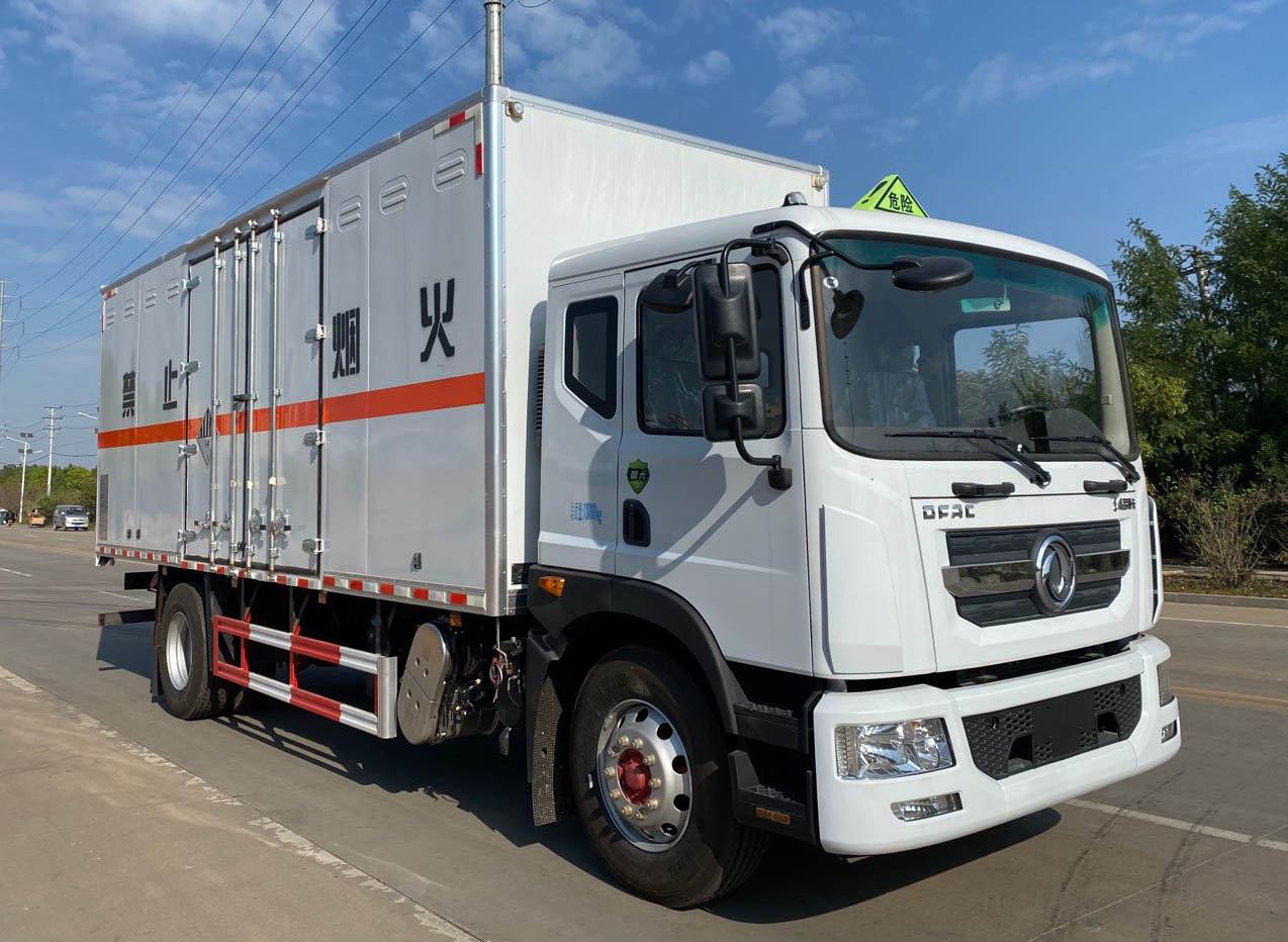 楚勝牌CSC5185XZW6型雜項(xiàng)危險物品廂式運(yùn)輸車