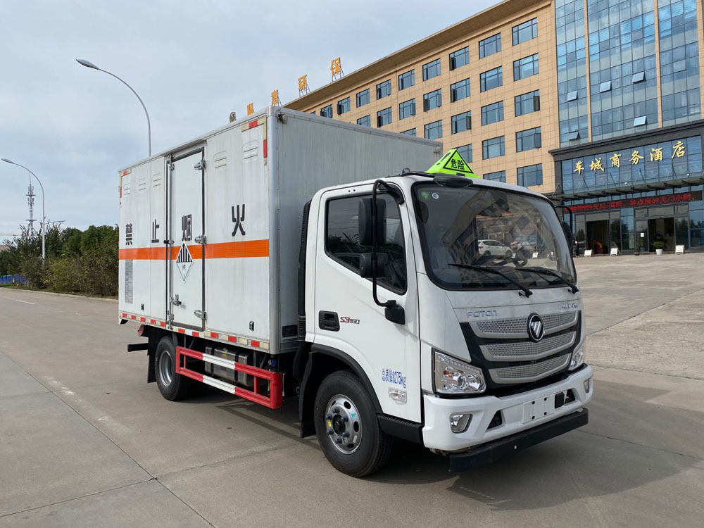 楚勝牌CSC5088XZWBK6型雜項(xiàng)危險物品廂式運(yùn)輸車