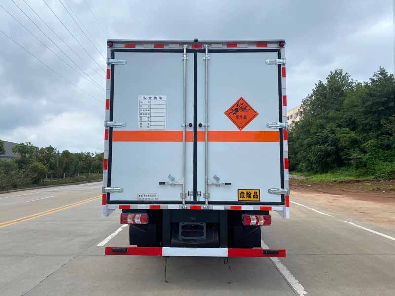 楚勝牌CSC5120XQYJH6型爆破器材運輸車