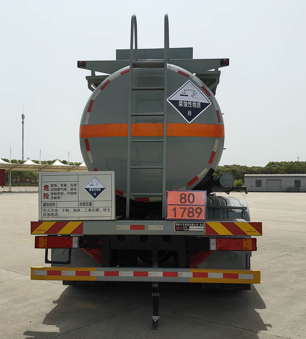 楚勝牌CSC5321GFWDF6CY型腐蝕性物品罐式運(yùn)輸車(chē)