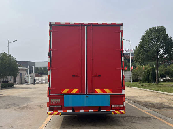 楚勝牌CSC5180XZB6型裝備車